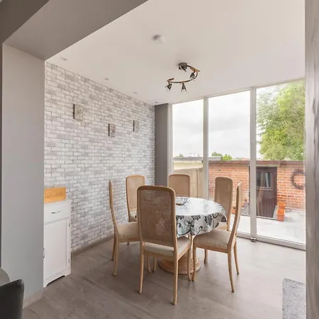 Villa Modern W Private Yard, Cleaning Included *