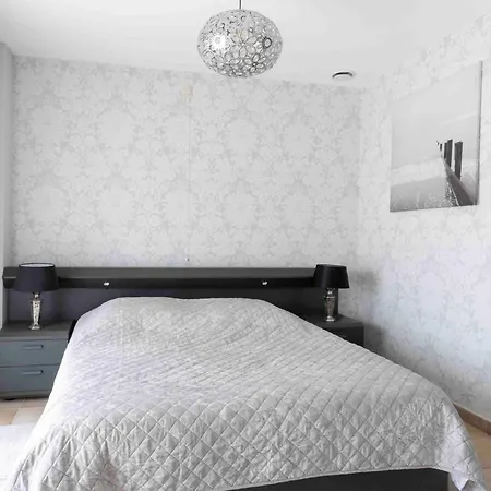 Villa Modern W Private Yard, Cleaning Included *