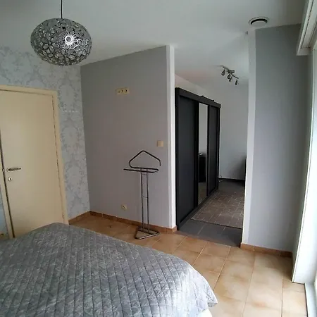 Modern W Private Yard, Cleaning Included