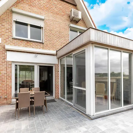 Modern W Private Yard, Cleaning Included