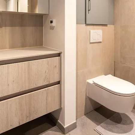 Modern W Private Yard, Cleaning Included Villa